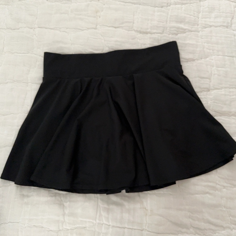 NWOT athletic skirt with built in shorts size medium